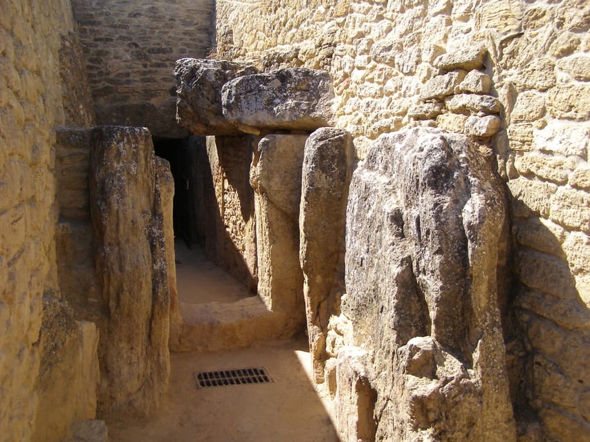Guided visit to the dolmens of Antequera - Museum of dolmens and funerary offerings: the quick lesson you will thank yourself for