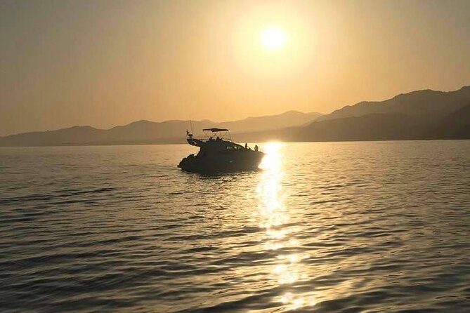 Half-Day Luxury Motor Yacht Cruise in Granada - Shared cruise vs private charter: choosing the right format