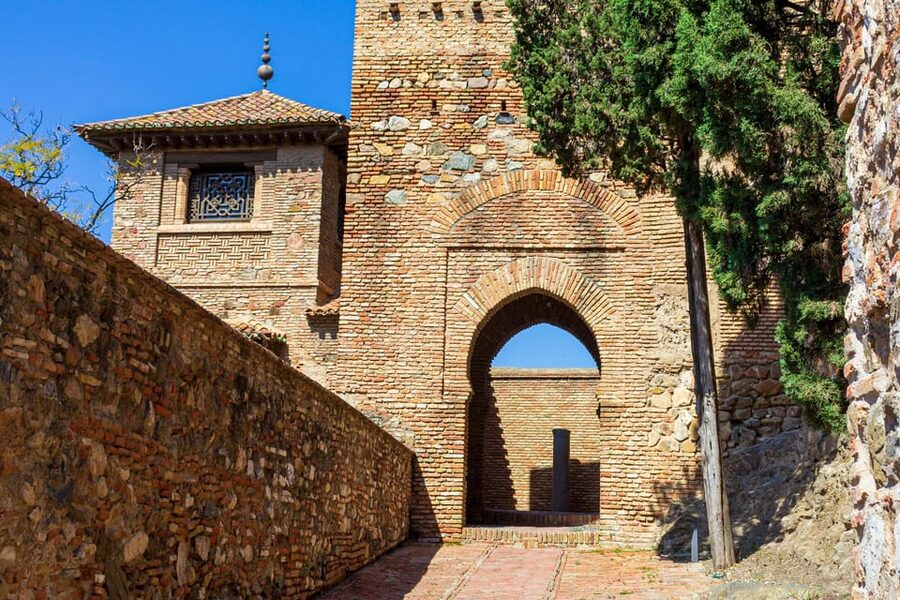 Malaga: Alcazaba and Roman Theatre Private Tour With Tickets - Climbing the ramparts for city views and practical photo time