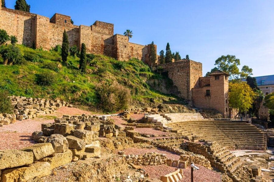 Malaga: Alcazaba and Roman Theatre Private Tour With Tickets - What the guide actually adds, beyond the ticket
