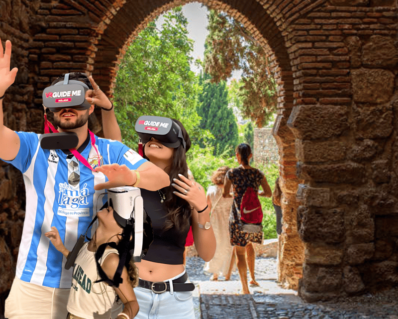 Malaga: Alcazaba, Picasso and more, walking tour with 5 VR experiences ! - Malaga Cathedral and Patio de los Naranjos: placing religious Malaga in a larger timeline