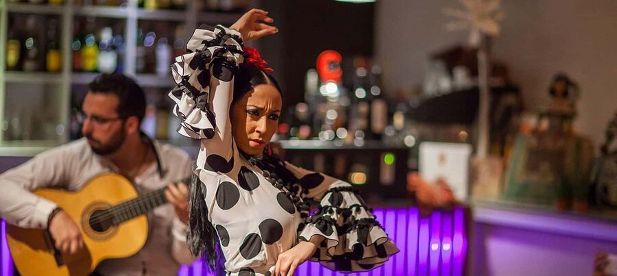 Malaga: Authentic Flamenco Dinner Show at Vino Mio - Flamenco without microphones: why the sound feels more real