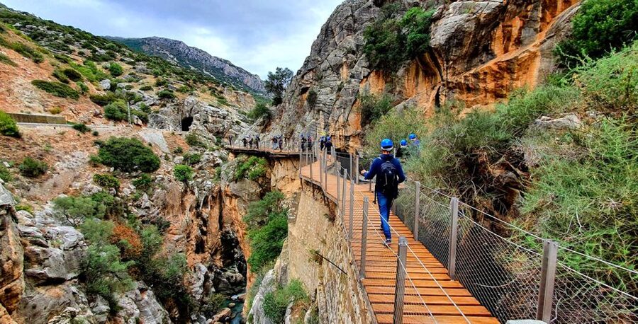 Málaga: Caminito del Rey Guided Tour with Transportation - Binoculars, water, and small add-ons that help you enjoy the details