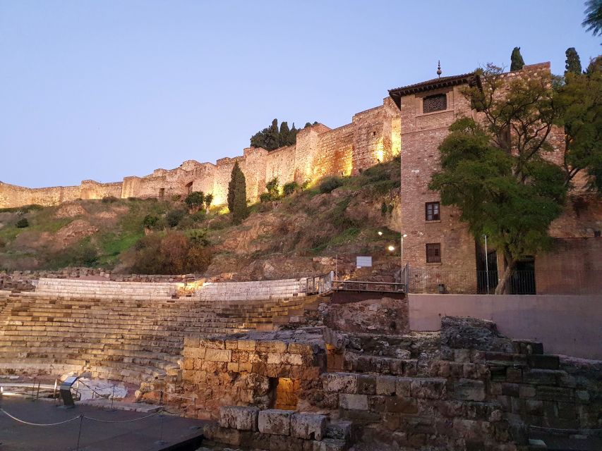 Málaga: Cathedral, Alcazaba, Roman Theater Walking Tour - The walk, the pace, and what to wear for a smooth 3 hours
