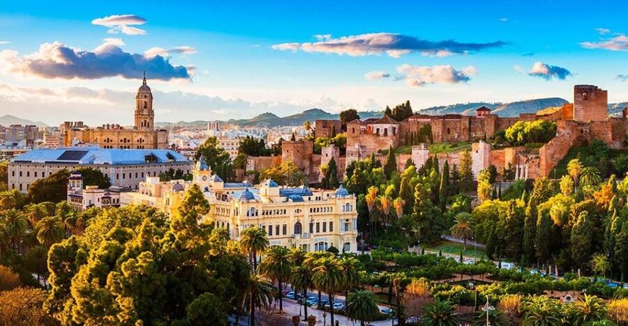 Málaga: Cathedral, Alcazaba, Roman Theater Walking Tour - Renaissance Cathedral of Malaga: what to look for, and what might be outside