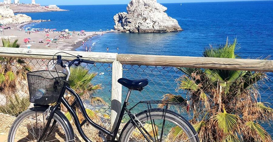 Malaga: City Bike Rental with Self-Guided Cycling Route - Getting set up at Calle Trinidad Grund, and what you really get