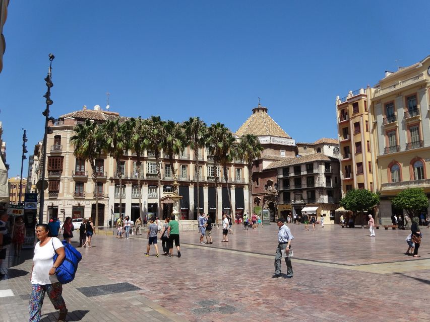Malaga: City Center Walking Tour with Tapas Food Tastings - Catedral de la Encarnación, La Manquita: the big landmark and the mood shift