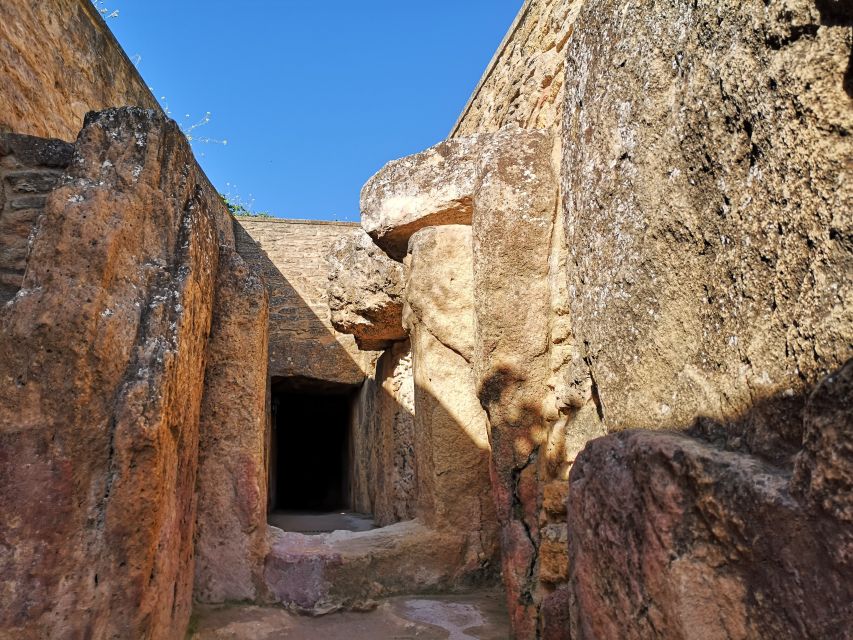 Málaga: Dolmens and El Torcal de Antequera Guided Day Trip - Starting in Málaga and getting to the right rhythm
