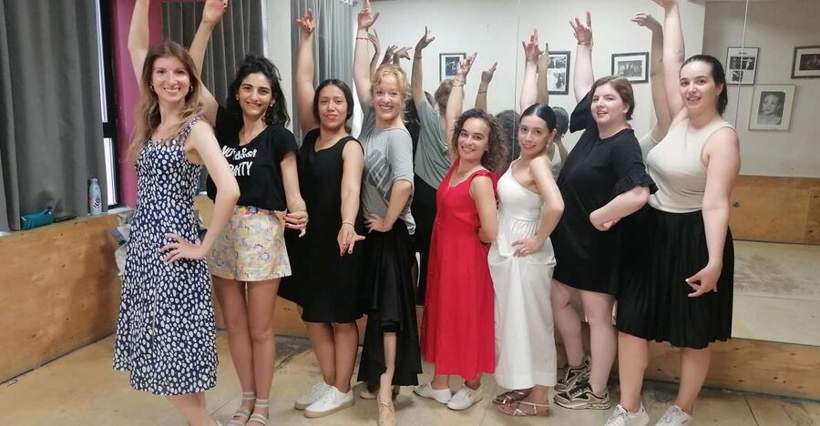 Málaga: Flamenco Class Experience - Cultural context: what influences show up in the rhythm