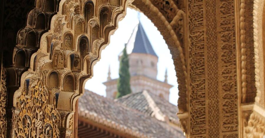 Malaga: Granada Day Trip with Alhambra, Palaces and Gardens - Comfort, headsets, and why the tour format helps you move faster