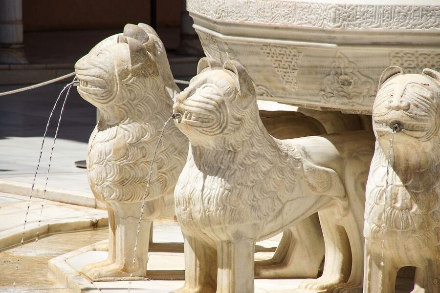 Malaga: Granada Day Trip with Alhambra, Palaces and Gardens - Inside the Alhambra: Nasrid Palaces with an official guide