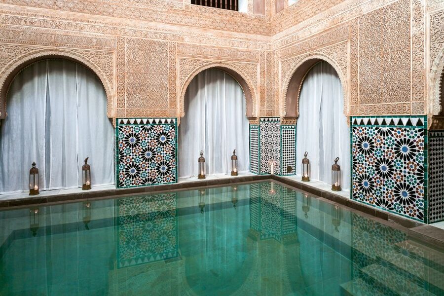 Malaga: Hammam Al Ándalus Entry Ticket with Massage - Massage with aromatic essential oils, and how to choose your length