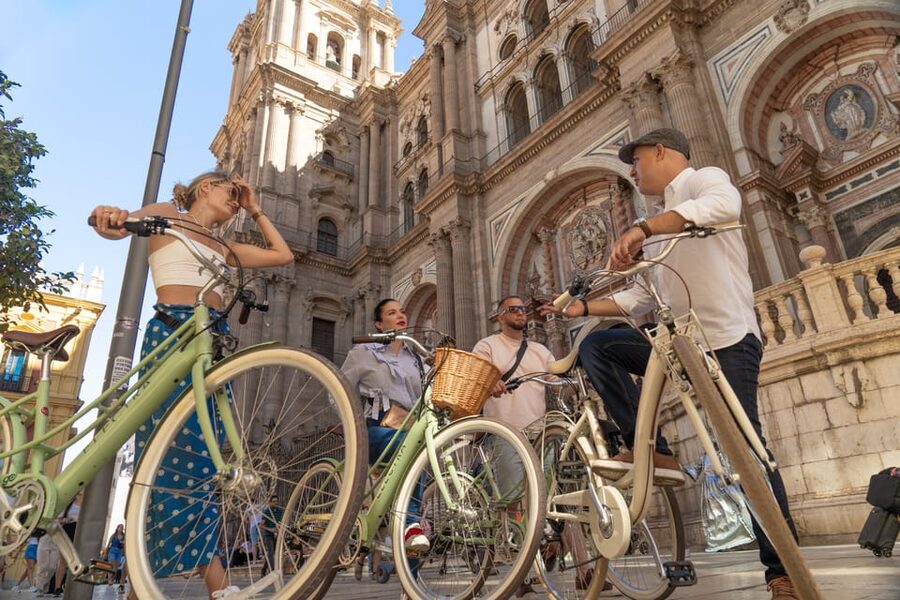 Málaga: Highlights, Hidden Gems and Coast Vintage Bike Tour - Why Málaga Makes Sense on Two Wheels