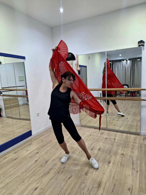 Málaga: Learn to dance flamenco rumba in 45 minutes - Should you book this flamenco rumba class in Málaga?