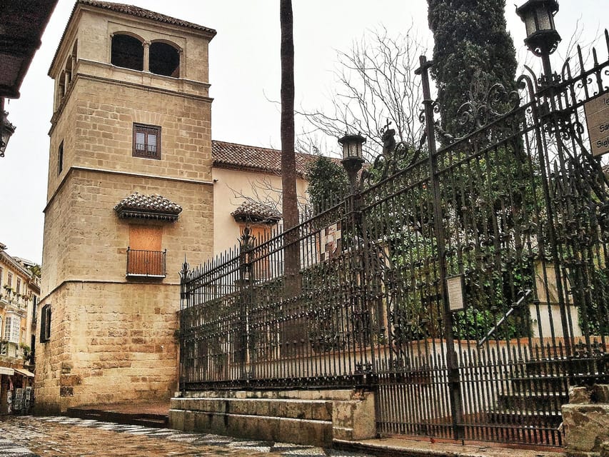 Malaga: long highlights tour with skip-line-tickets - Inside Malaga Cathedral, including the story behind La Manquita