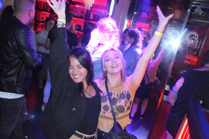Malaga Nightlife Pub Crawl Tour with Drinks and Clubs Entry - Guides and English Support: How Hosts Can Make or Break the Night