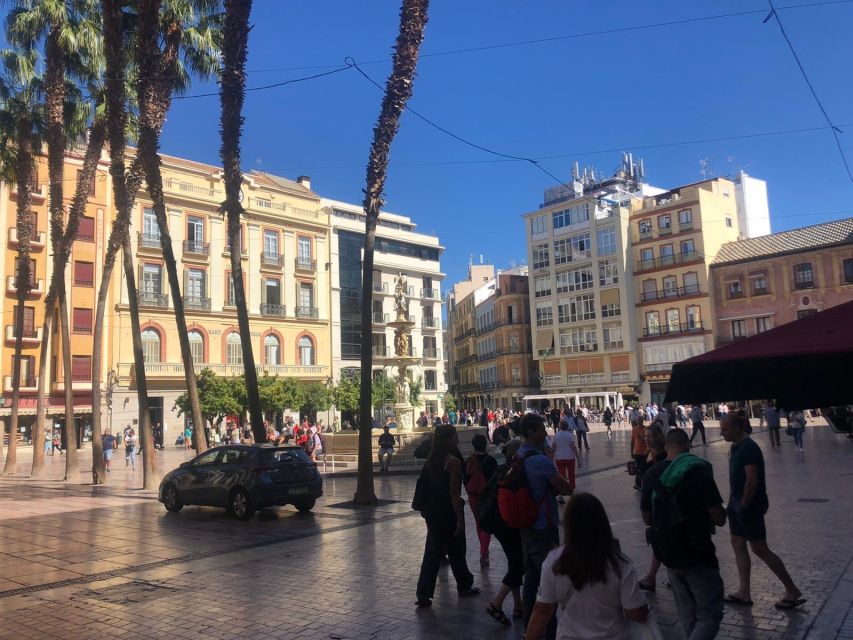 Malaga: Premium Guided Bike Tour - The new luxury marina and the beach boardwalk ride
