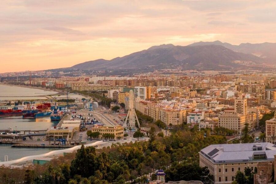 Malaga: Private custom Walking tour with a local guide - Why a private, customizable walk makes sense in Malaga