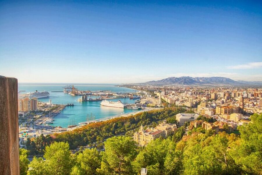 Malaga: Private custom Walking tour with a local guide - Pickup in Malaga: start easy, not hunting for the meeting point