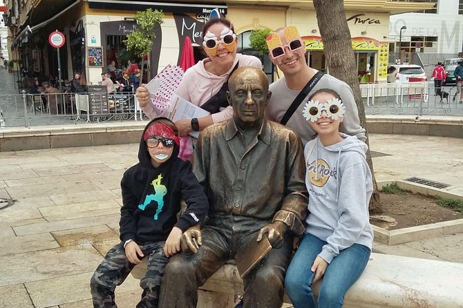 Málaga: Private Sightseeing Treasure Hunt - El Pimpi and Plaza de la Merced, When You Need a Real Break
