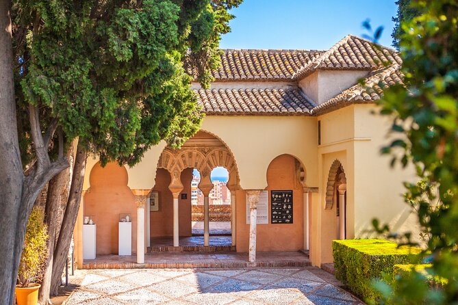 Malaga Private Walking Tour, Alcazaba & Catamaran Cruise - Stop 2 Alcazaba and Palacio Nazarí: The Moorish Fortress Piece You Will Remember