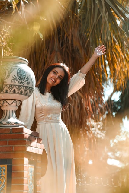 Málaga: Professional Photoshoot and City Tour - Entering Malaga as a model, not a tourist