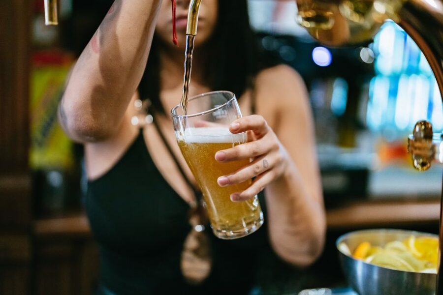 Malaga: Pubs and Clubs Crawl - Practical Stuff That Can Save Your Night (Dress Code, Shoes, Bags)