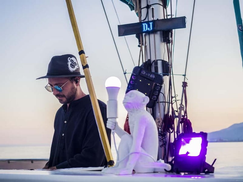 Malaga: Sailing Catamaran Sunset Cruise with Live DJ & Drink - The 1.5-Hour Sailing Plan: Sunset Views to City Lights