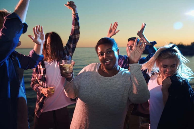 Malaga: Sailing Catamaran Sunset Cruise with Live DJ & Drink - Comfort, Weather, and Packing Like a Local