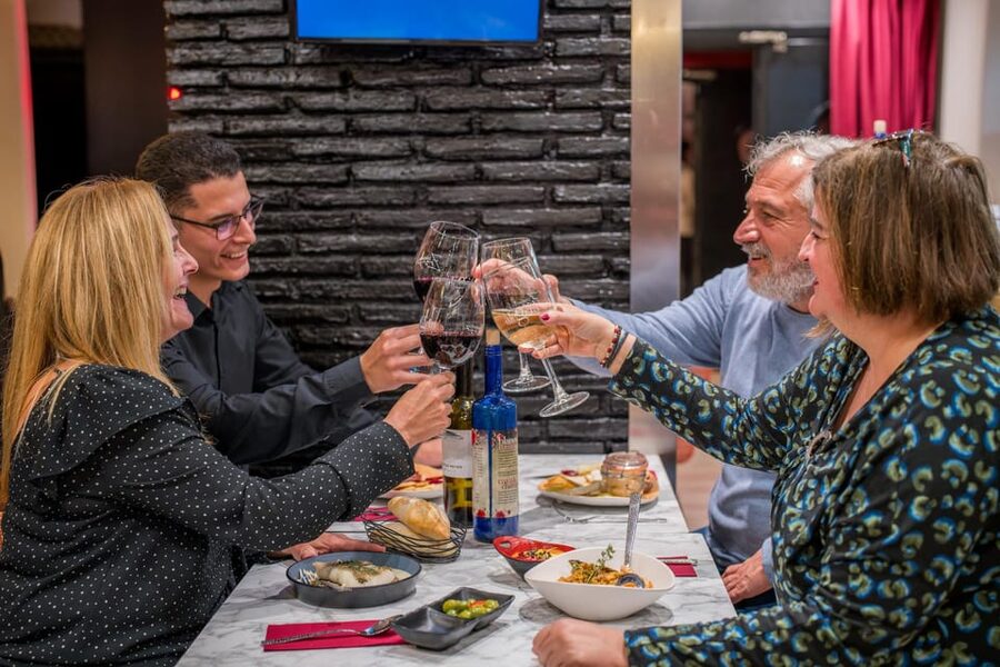Malaga: Show and Food at Alegría Flamenco and Restaurant - Entering Alegría: The Room, the Views, and the Pace of the Night