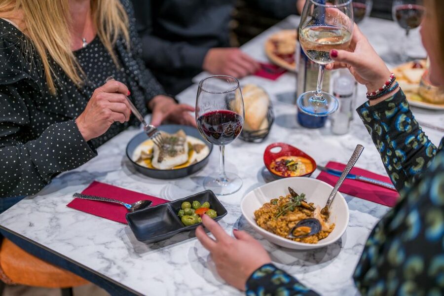 Malaga: Show and Food at Alegría Flamenco and Restaurant - Service and Staff: Efficient Dinner, Reserved Seats, and One Standout Name