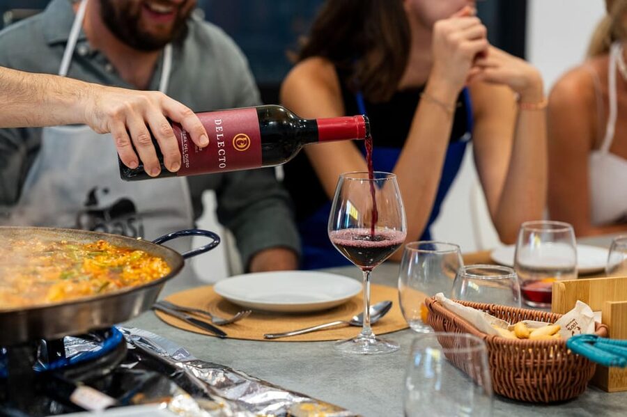 Málaga: Spanish Cooking Workshop with Paella and Sangria - Who should book this cooking workshop