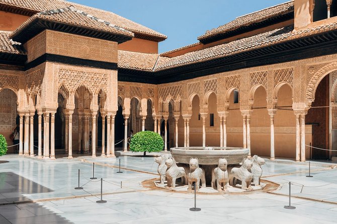 Malaga to Granada trip with Alhambra tickets included - Albaicín walking tour: viewpoints and legends in a real neighborhood