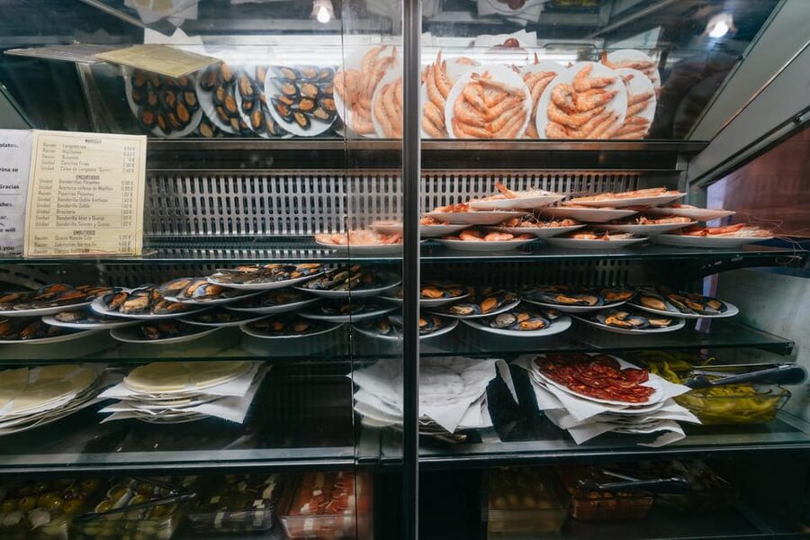 Málaga: Traditional Andalusian Tapas and Wine Tour - Who should book this Málaga tapas and wine tour