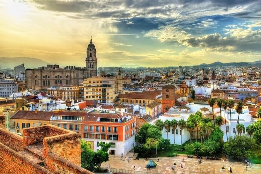 Malaga: Walking Tour of Must-See Attractions - Plaza de la Merced: Picasso’s Neighborhood Energy in One Photo Stop