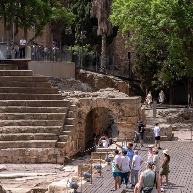 Malaga Walking Tour, Roman Theater and Alcazaba in small group with Tickets - Alcazaba of Malaga: the fortress that ties the city together