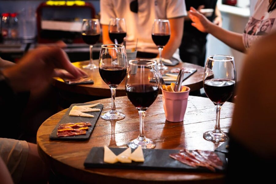 Malaga: Wine and Tapas Tour with Tastings and Drinks - Why this 3-hour Malaga wine and tapas plan works
