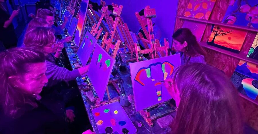 Málaga: Wine Gogh Glow Academy Paint and Sip Class - Key Points Worth Knowing Before You Go