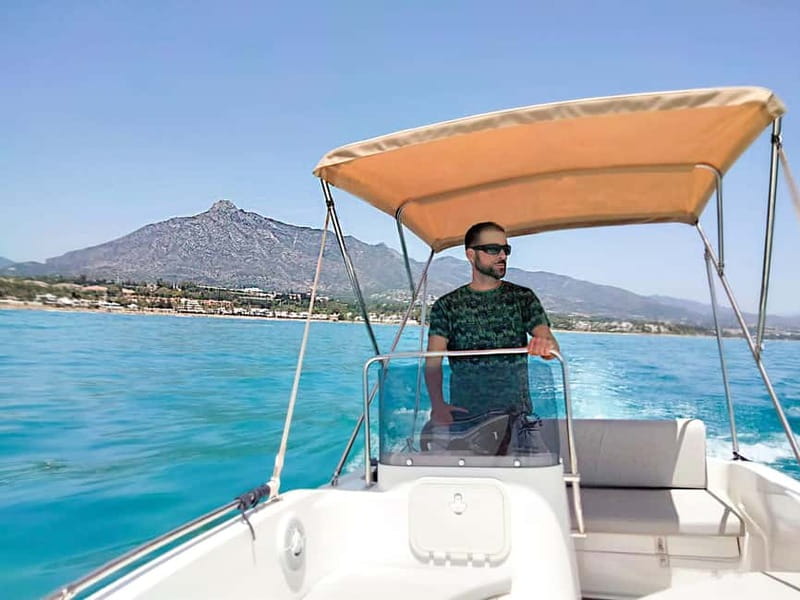 MANGO BOAT - Unlicensed boat in Puerto Banús - Towable toys and water activities, plus what to plan for