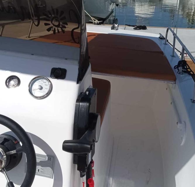 Marbella: Boat Rental without License - Casting off, then choosing your own sea route