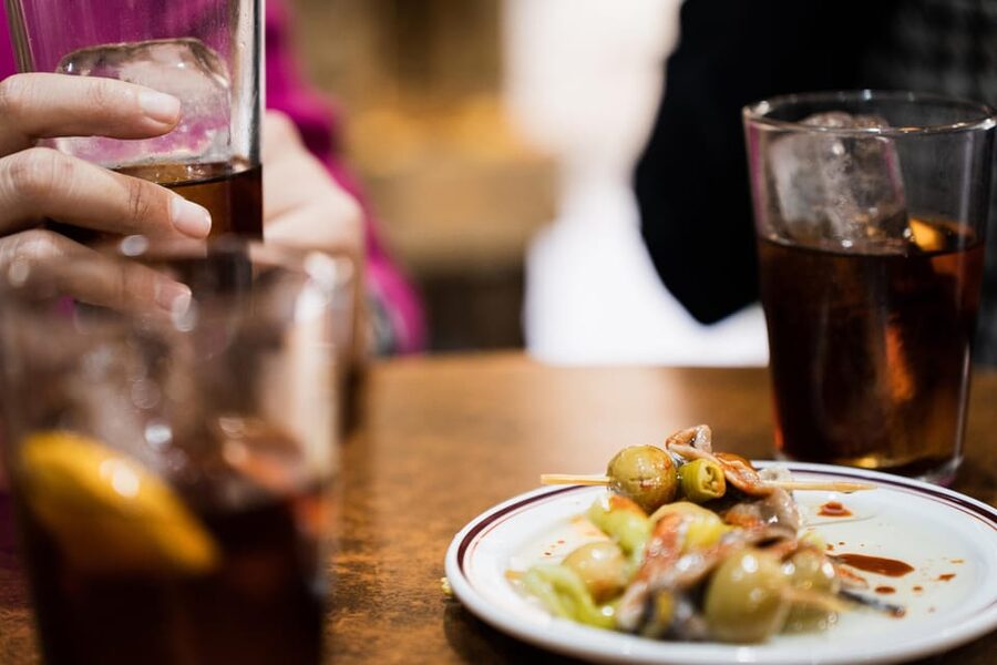 Marbella Food Tour with Tapas & Drinks with a Local - Drinks included: how the wine, beer, and tinto de verano change the pacing