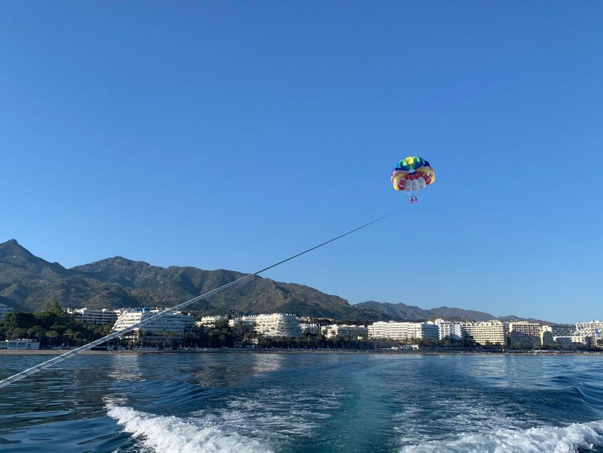 Marbella from the heights: Parasailing - The safety routine: five minutes that set the tone