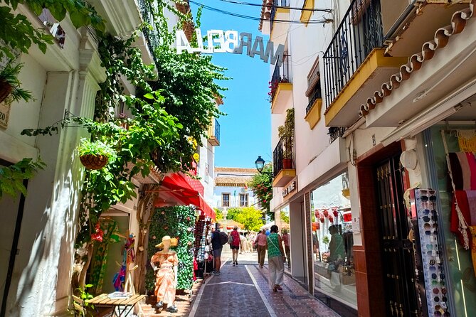 Marbella: group walking Tour - The guide experience, humor, and why small groups matter