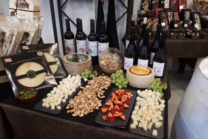 Marbella old town tour with Tapas and Wines - Plaza de los Naranjos and the Old Town Story in One Thread