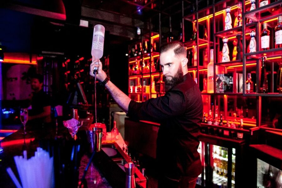 Marbella: Puerto Banus Night Life Walking Tour - Where to meet your guide near OCCO and Sinatra Bar