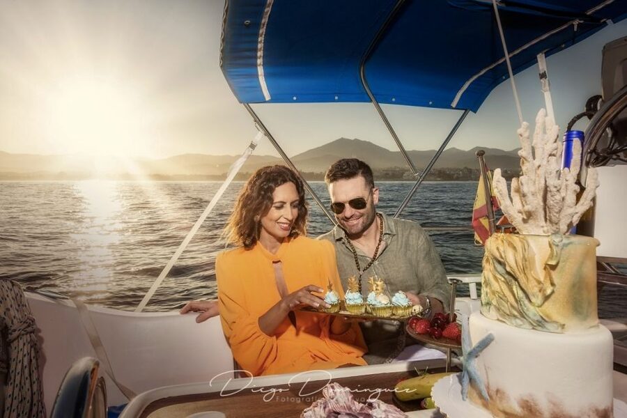 Marbella: Sunset Luxury Sailing Cruise in Puerto Banús - Captains, dolphins, and service that people remember