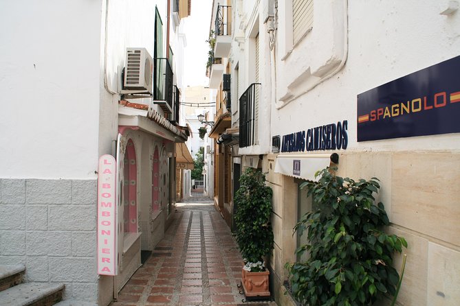 Marbella y Mijas Full Day Tour from Malaga - Nueva Andalucía street market and Puerto Banús: shopping time without the stress