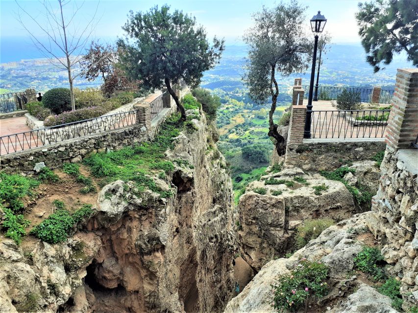 Mijas: Group walking tour - Following the Moorish Urban Layout With Your Own Two Feet