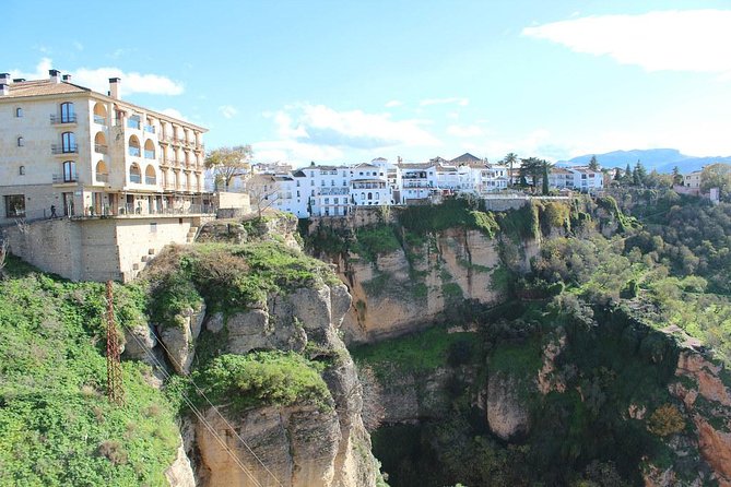 Private 3 hours Walking Tour of Ronda with official tour guide - Puente de San Miguel and Puente Viejo: canyon views at street level