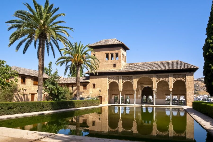 Private Alhambra Tour From Malaga & Surrounds - Guide Style Matters: When You Get the Right Person, the Place Makes Sense